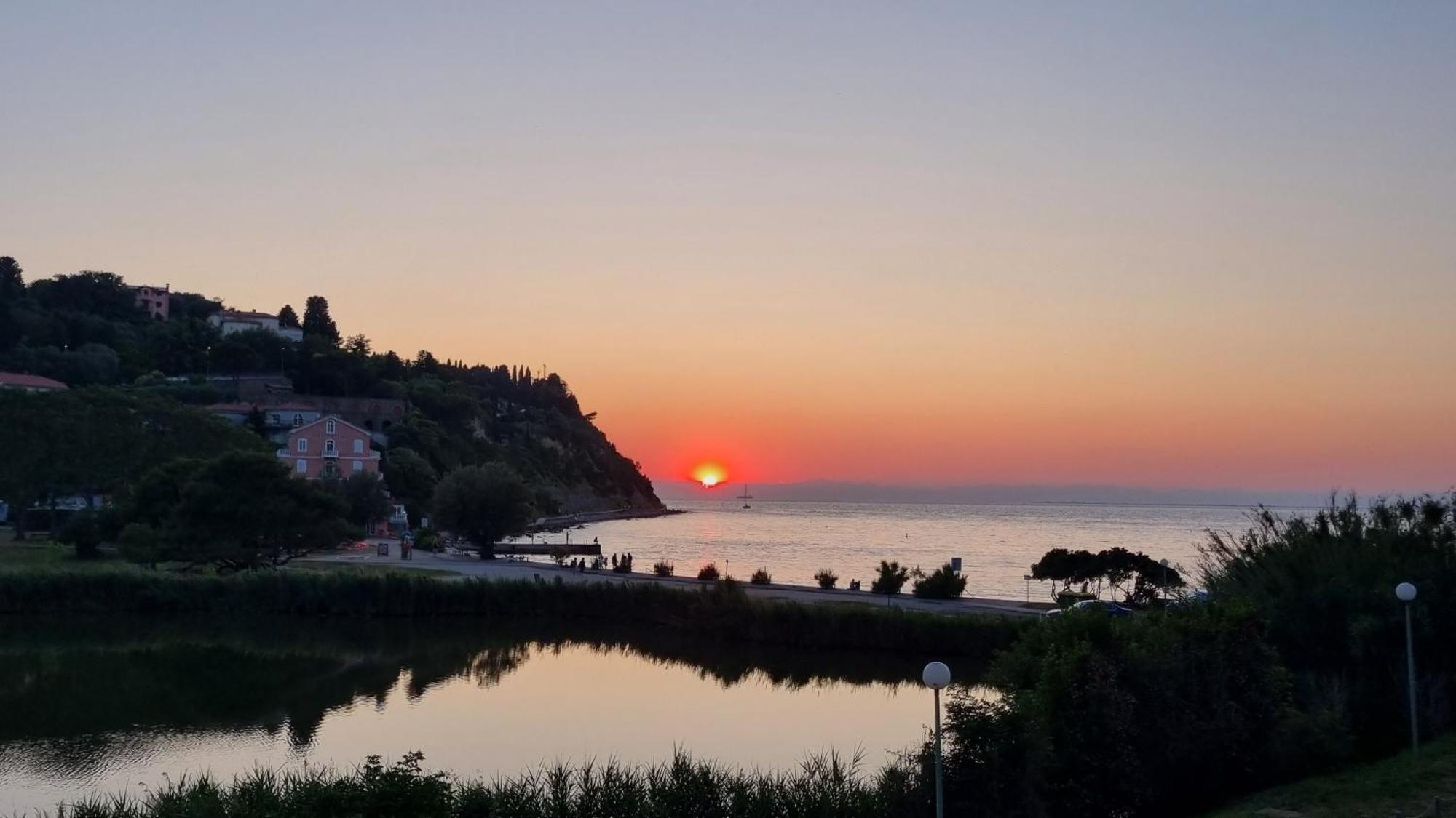 Piran Beach House - Private Oasis - Beachfront Apartment With A Sea View Terrace Εξωτερικό φωτογραφία